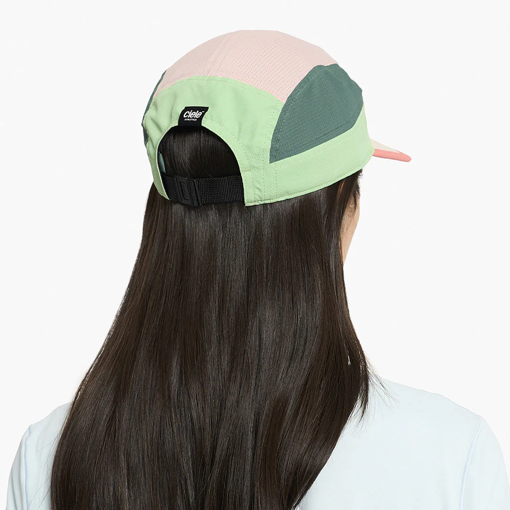 Ciele GOCAP Field Iconic Bar Pistachio/Silver Pine Running Cap