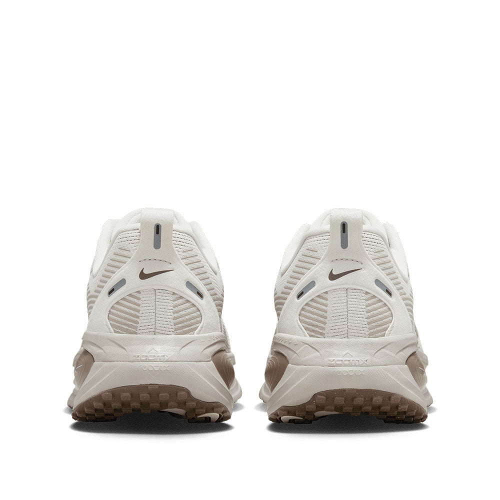 Nike Women's Vomero 18 Running Shoes