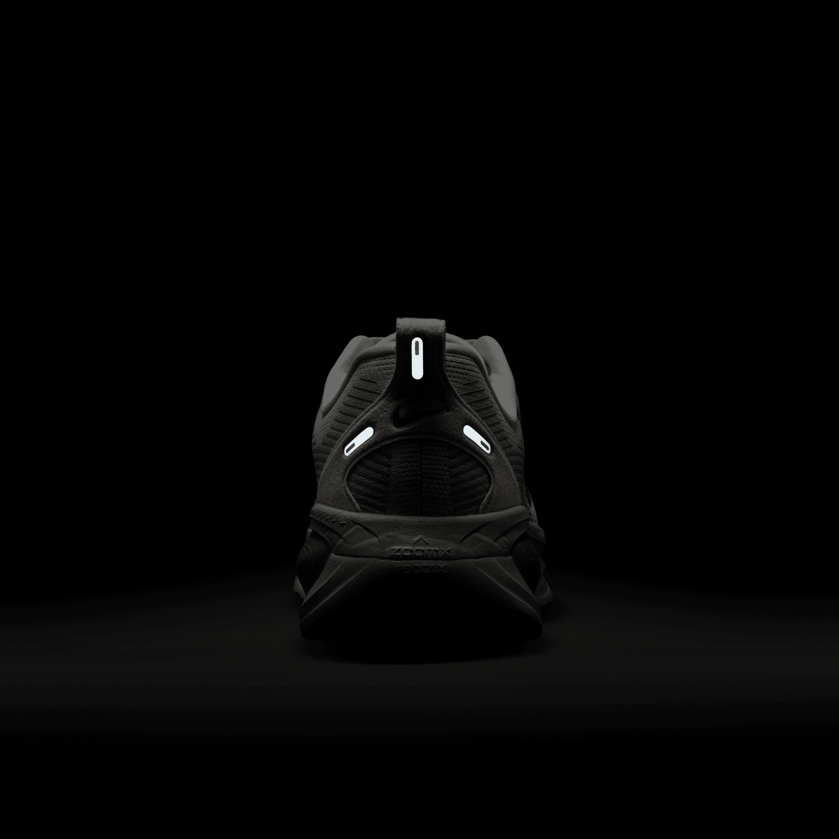 Nike Women's Vomero 18 Running Shoes