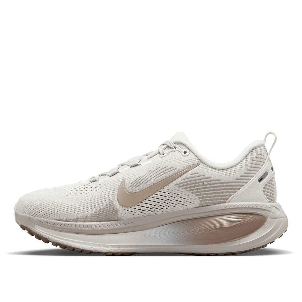 Nike Women's Vomero 18 Running Shoes