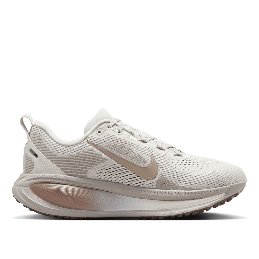 Nike Women's Vomero 18 Running Shoes