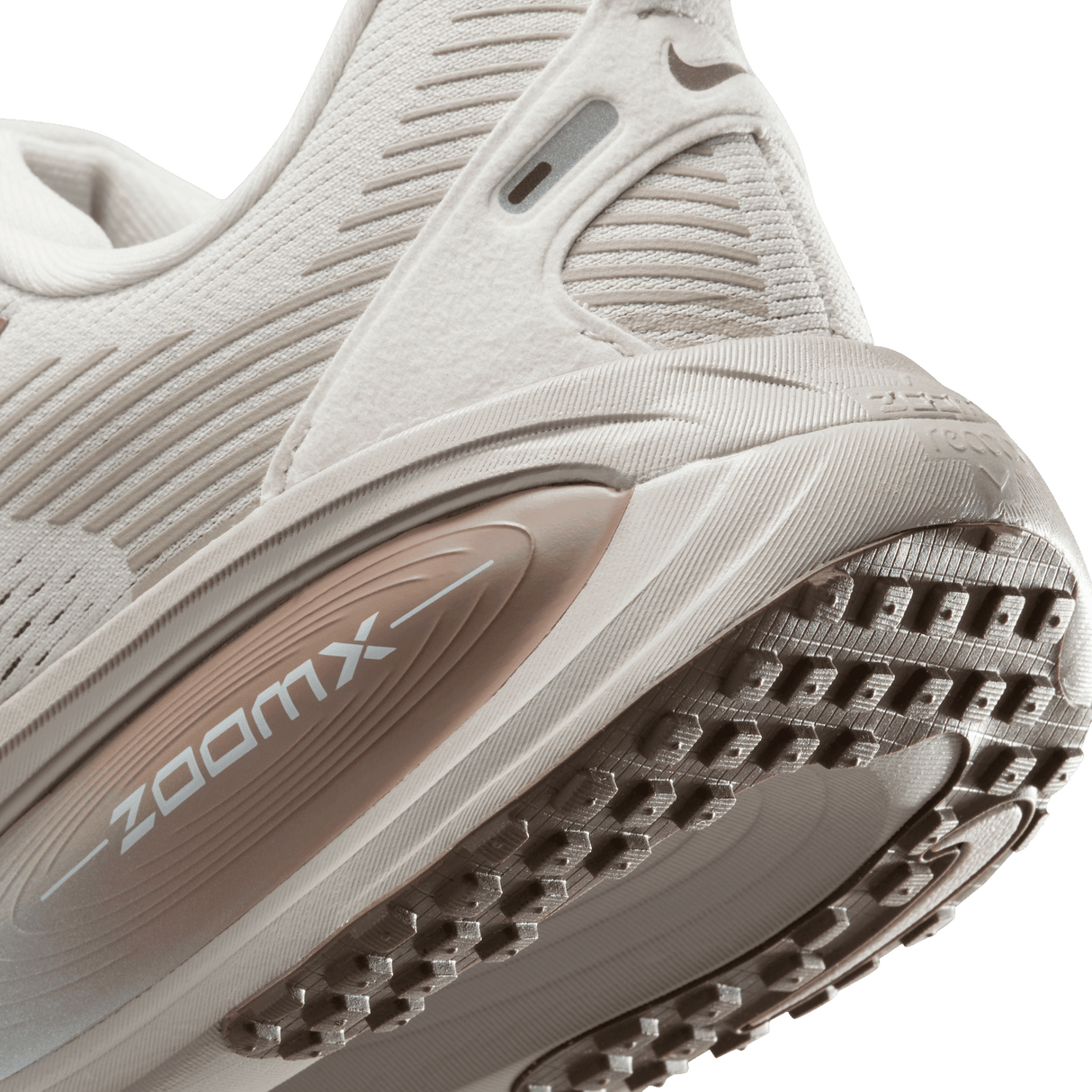 Nike Women's Vomero 18 Running Shoes