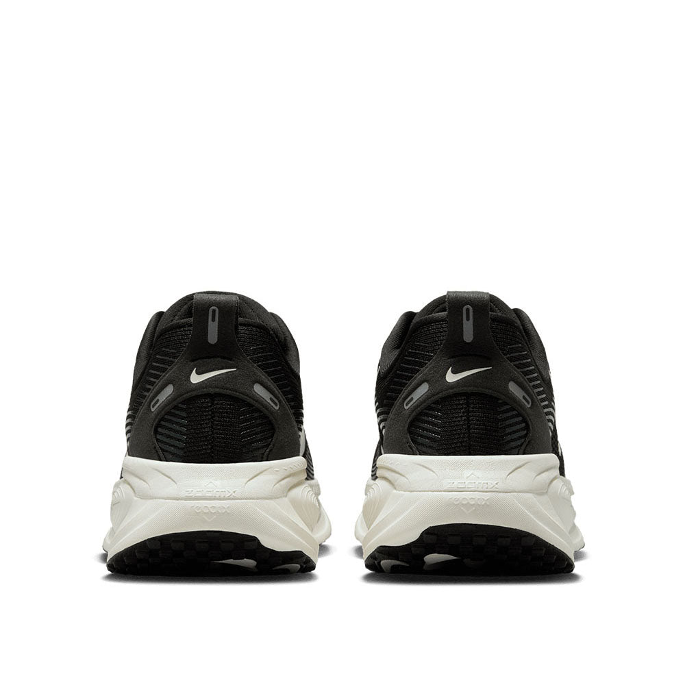 Nike Women's Vomero 18 Running Shoes