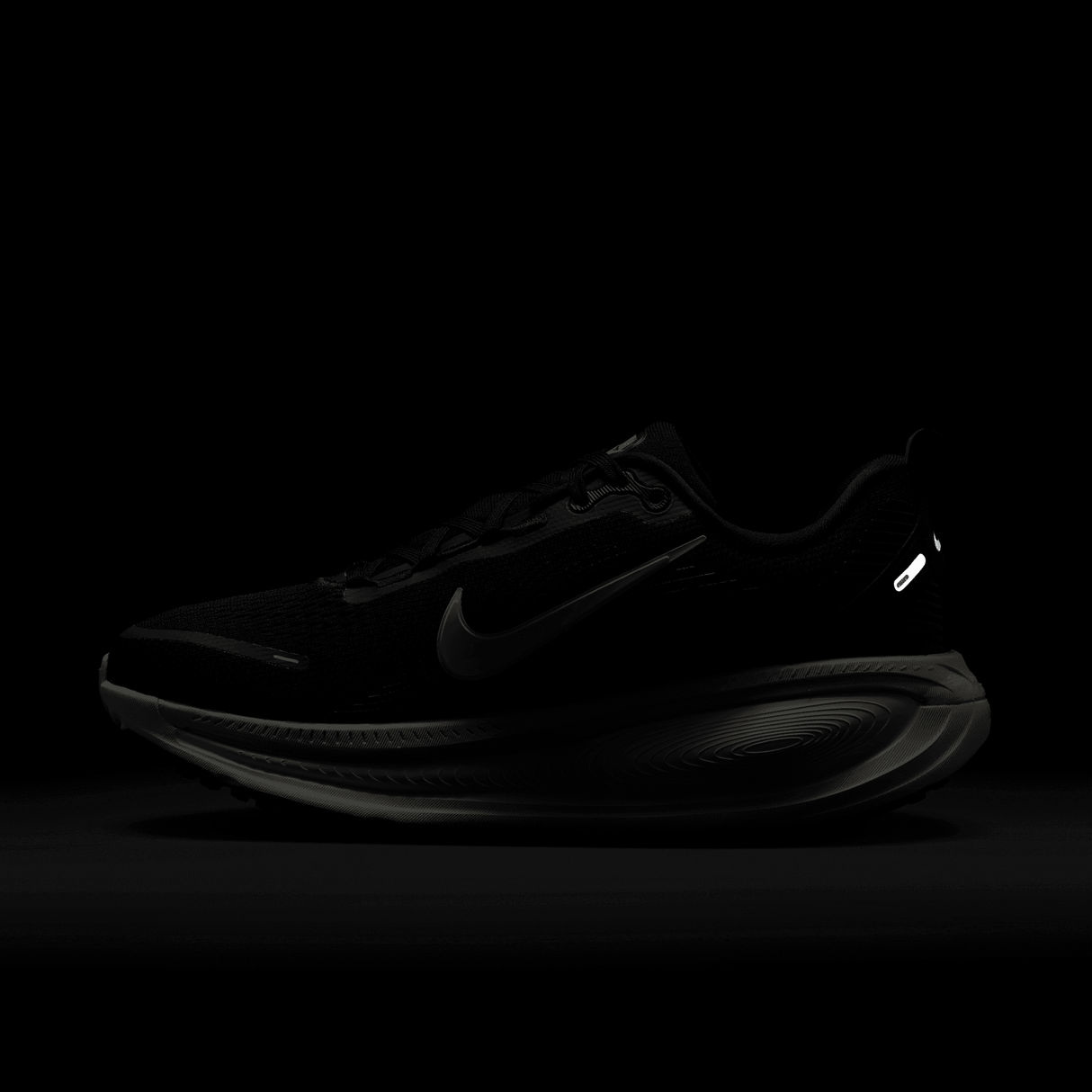 Nike Women's Vomero 18 Running Shoes