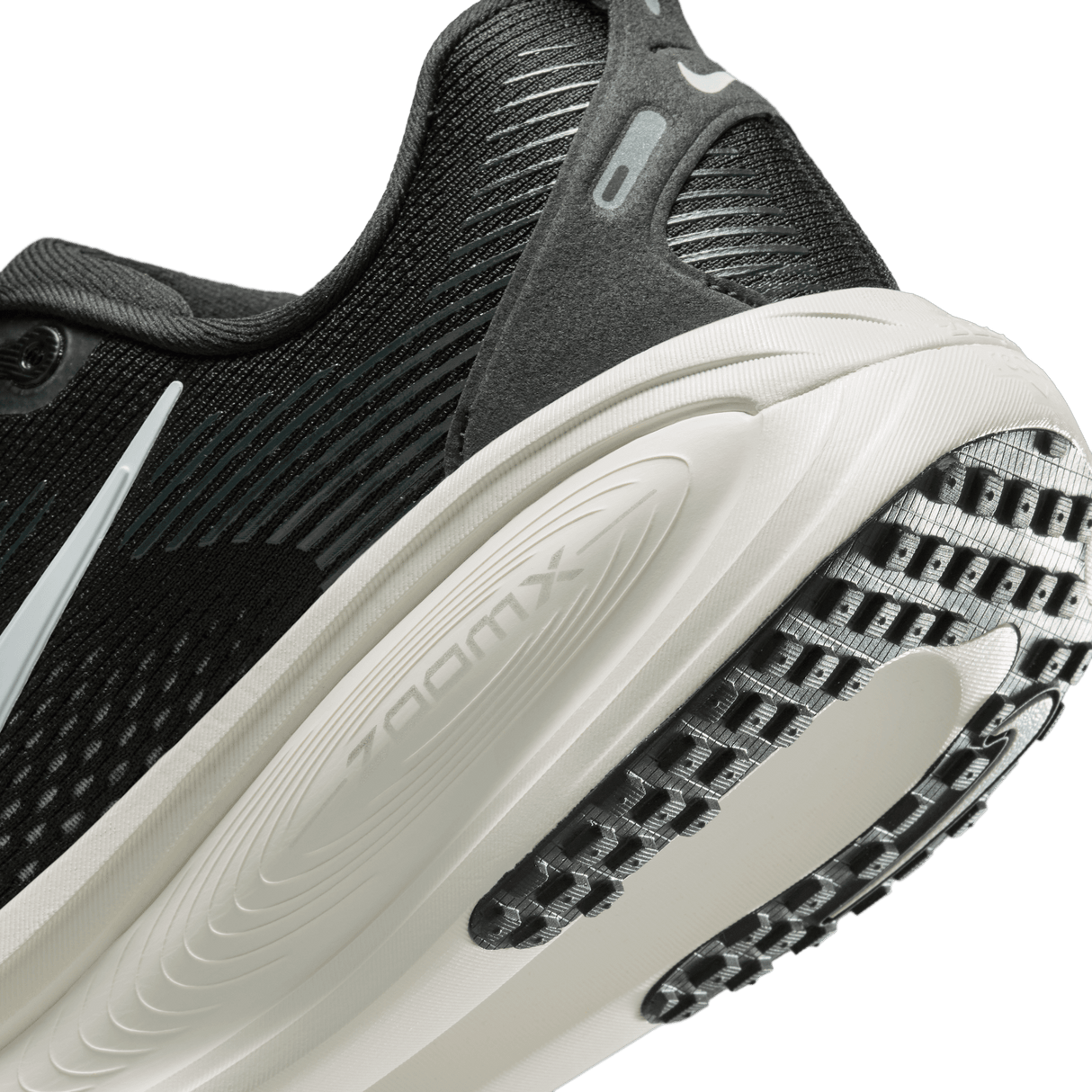 Nike Women's Vomero 18 Running Shoes