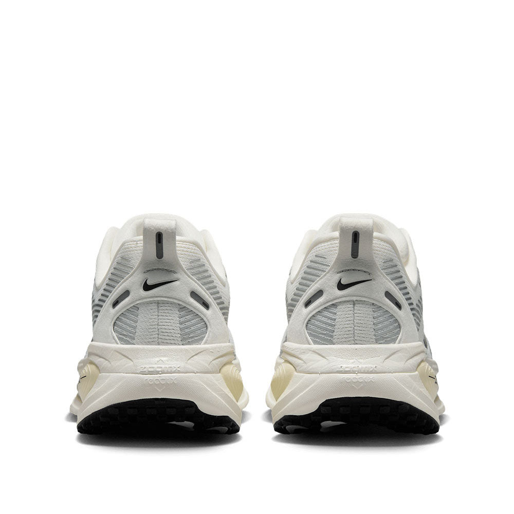 Nike Women's Vomero 18 Running Shoes