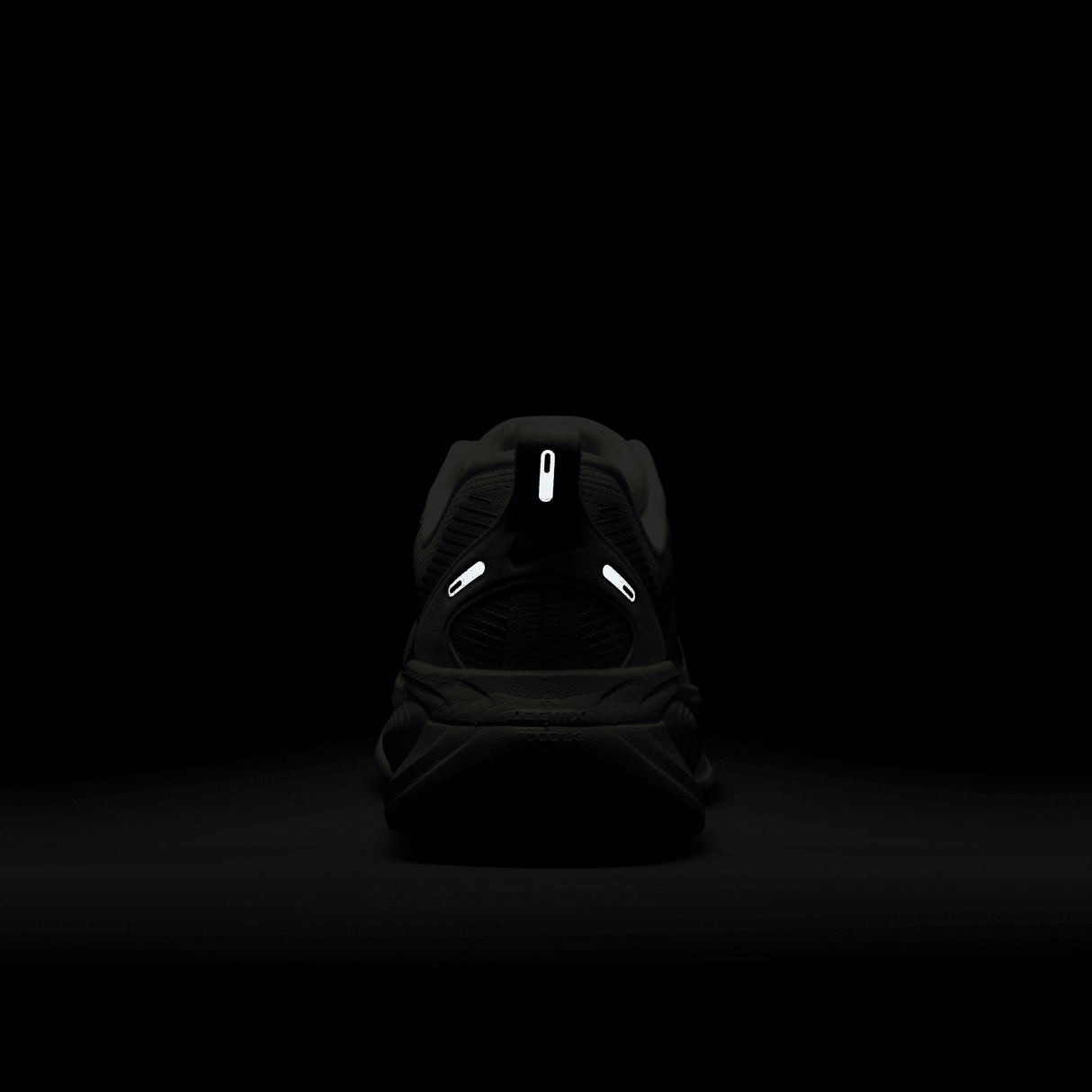 Nike Women's Vomero 18 Running Shoes