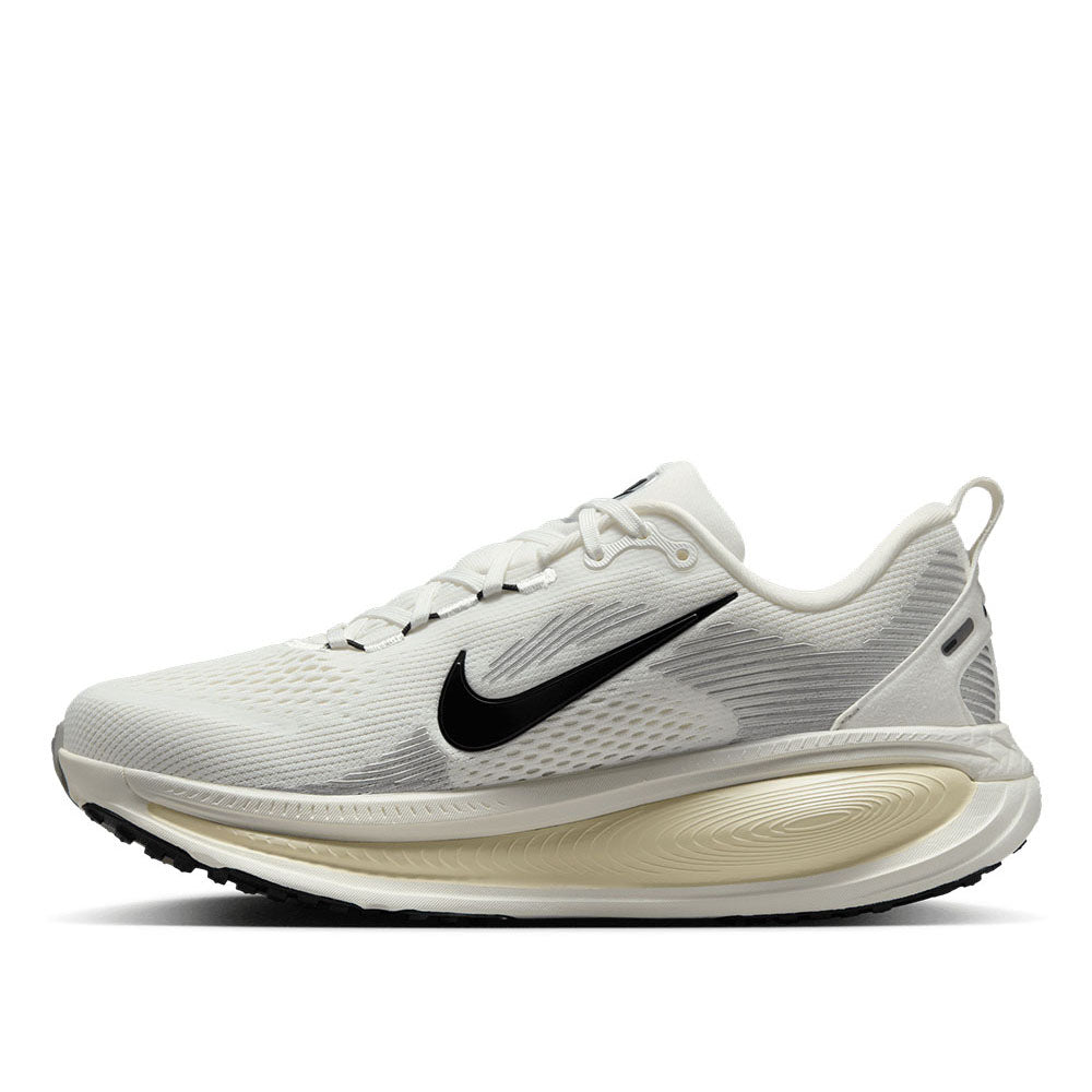 Nike Women's Vomero 18 Running Shoes