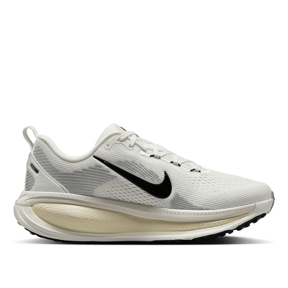 Nike Women's Vomero 18 Running Shoes