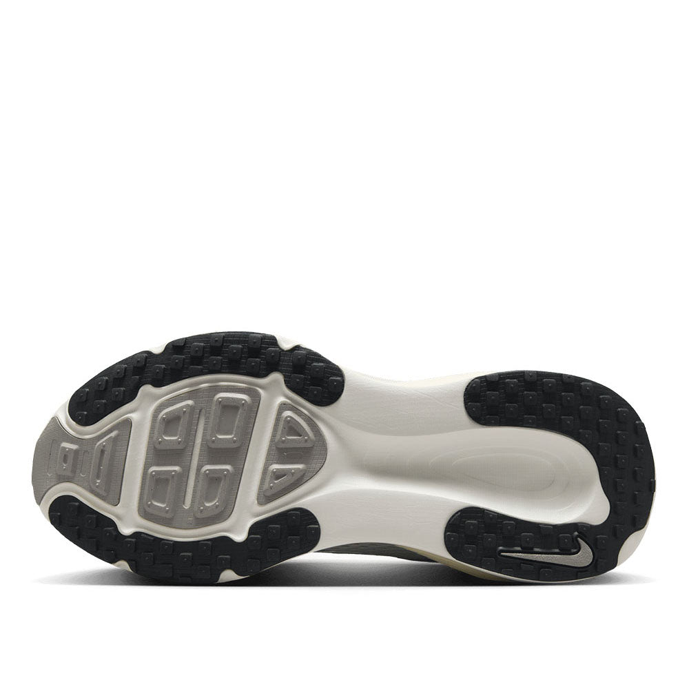 Nike Women's Vomero 18 Running Shoes