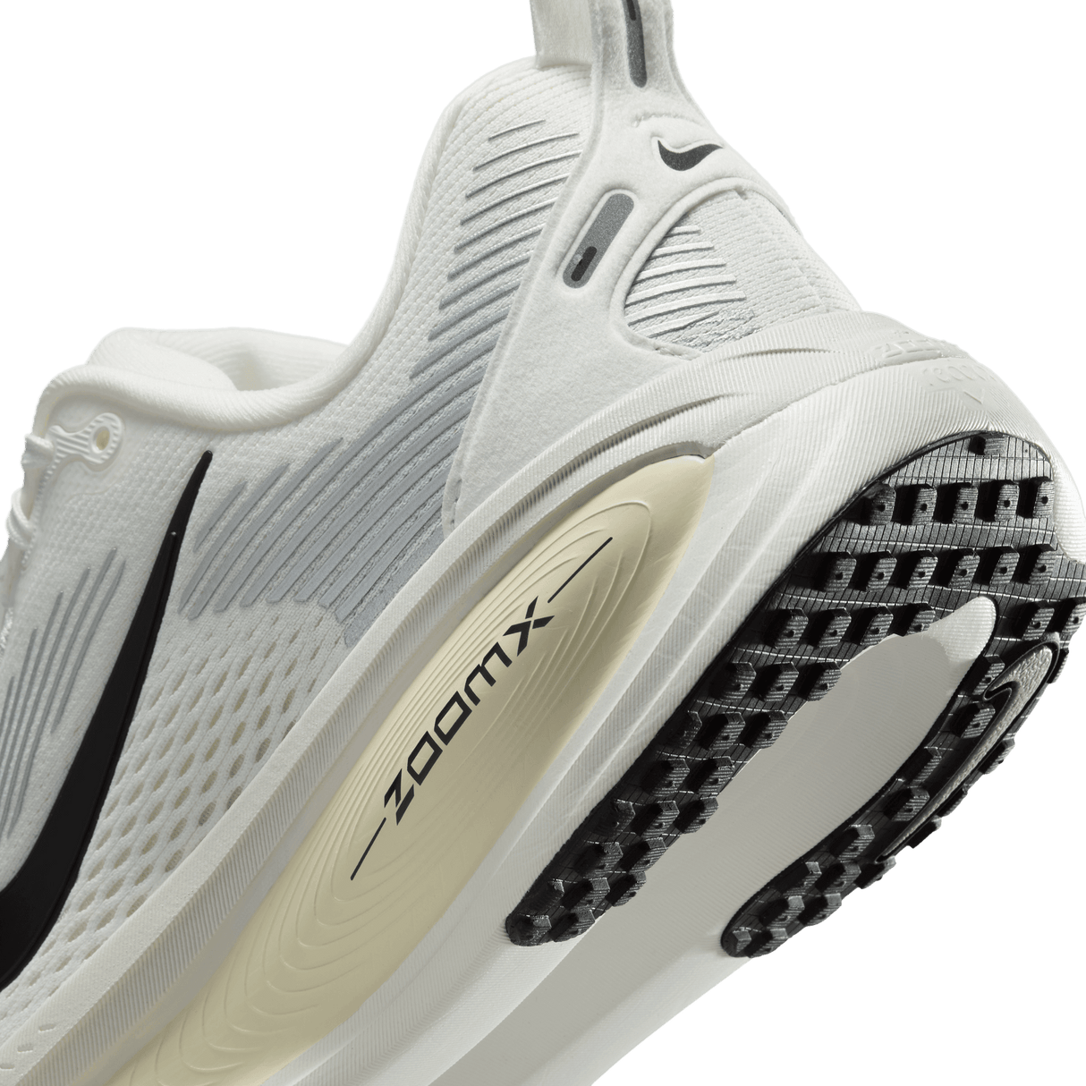 Nike Women's Vomero 18 Running Shoes