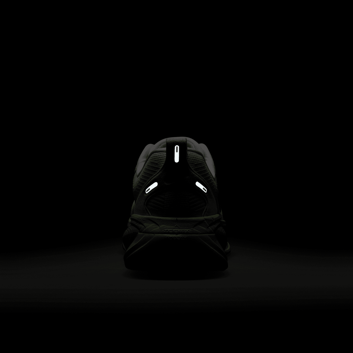 Nike Women's Vomero 18 Running Shoes