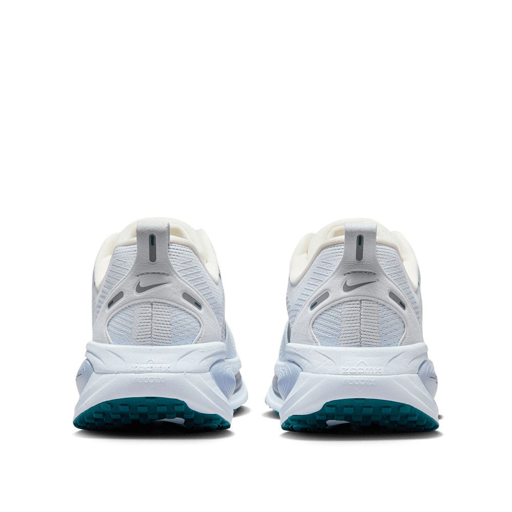 Nike Women's Vomero 18 Running Shoes