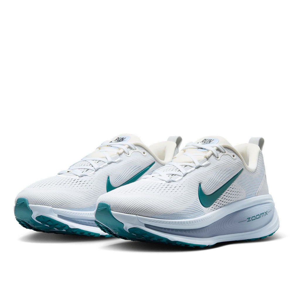 Nike Women's Vomero 18 Running Shoes