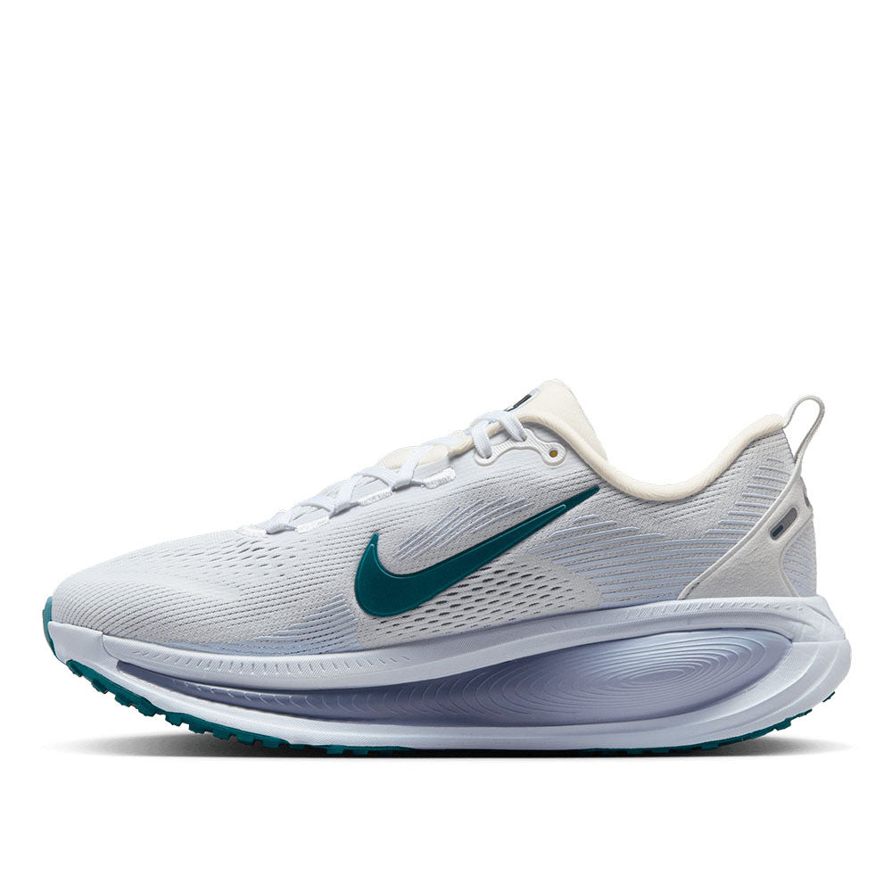 Nike Women's Vomero 18 Running Shoes