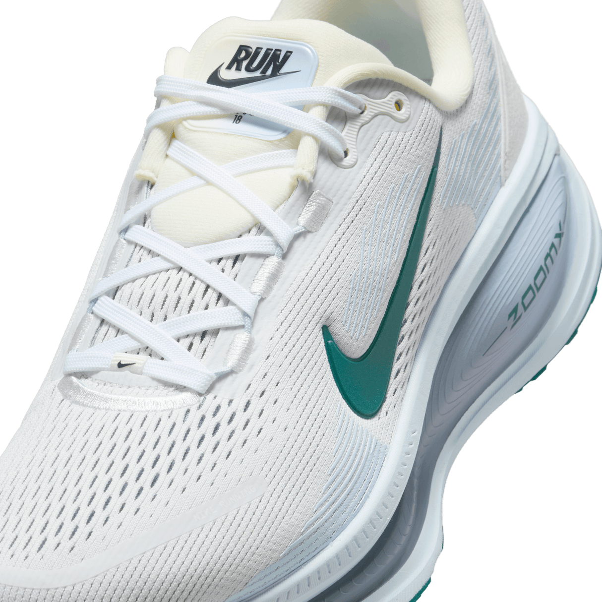 Nike Women's Vomero 18 Running Shoes