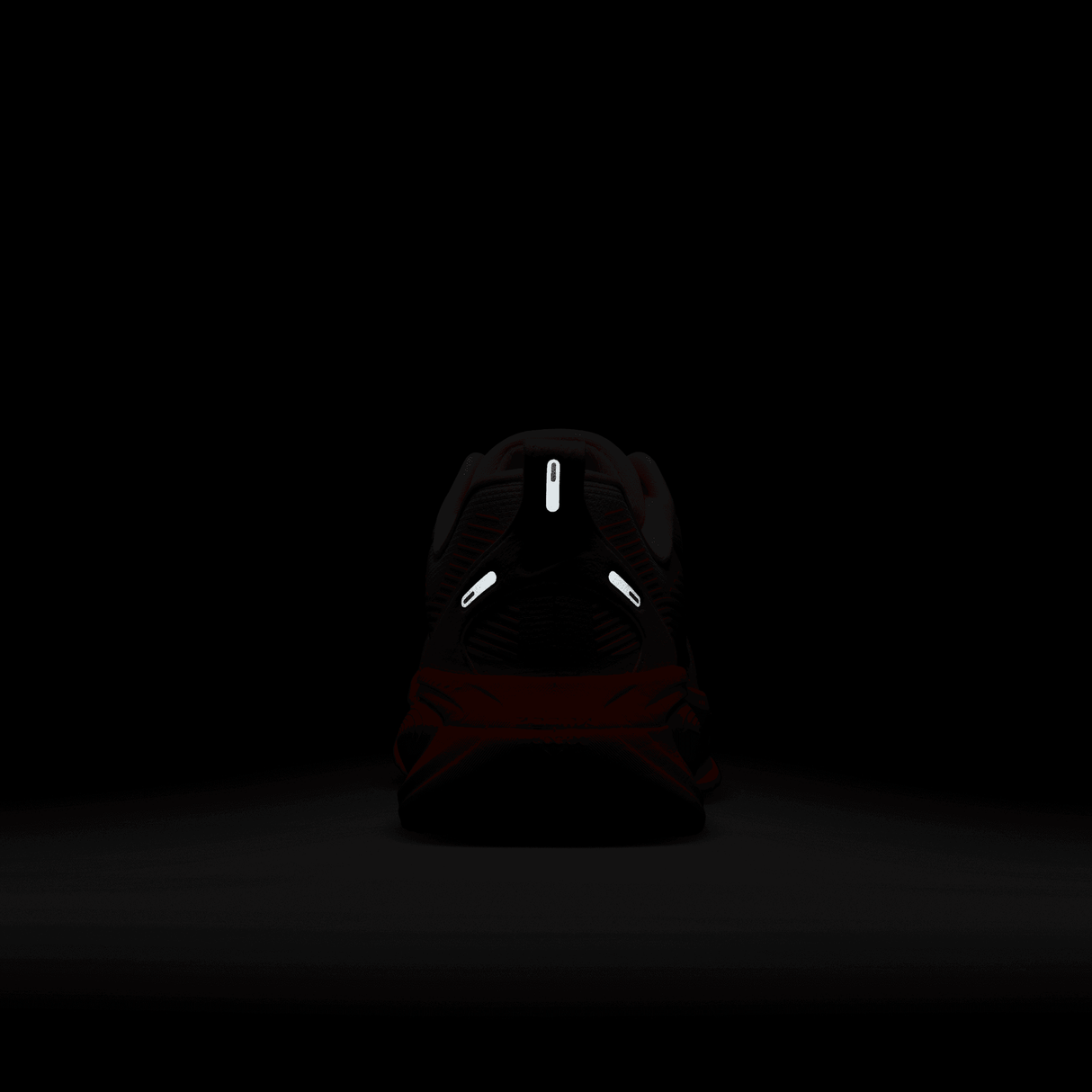 Nike Women's Vomero 18 Running Shoes