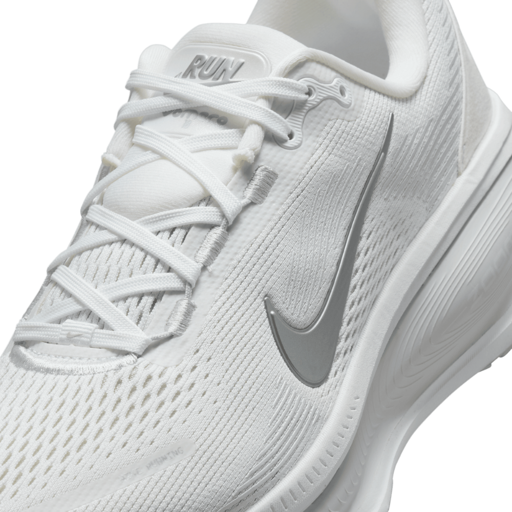 Nike Women's Vomero 18 Road Running Shoes
