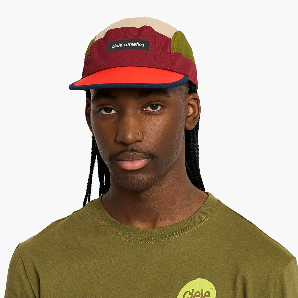 Ciele GOCAP Field Iconic Bar Crimson Red/Terrain Running Cap