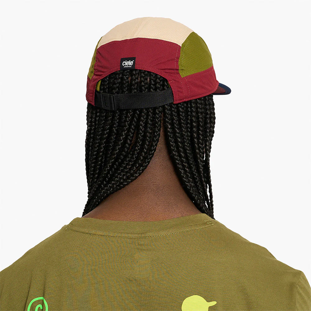 Ciele GOCAP Field Iconic Bar Crimson Red/Terrain Running Cap