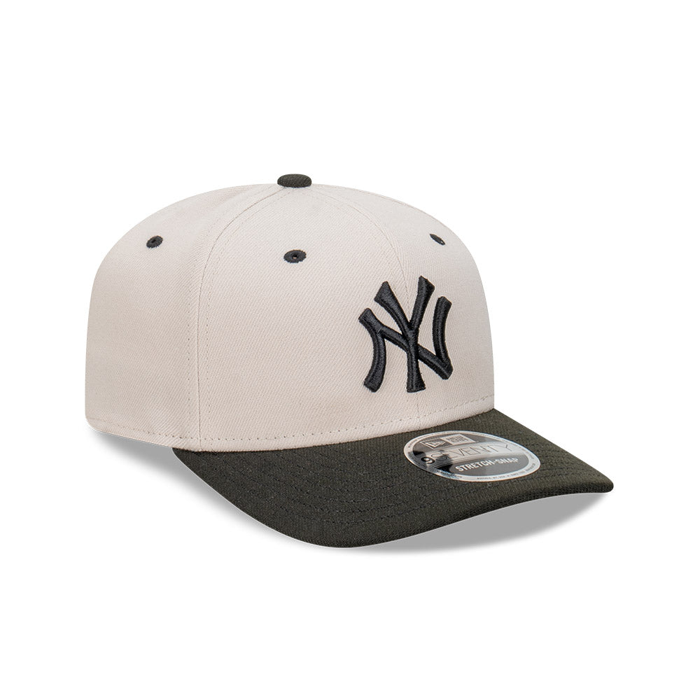 New Era 9SEVENTY New York Yankees Stone Black 2-Tone Stretch Snapback Cap