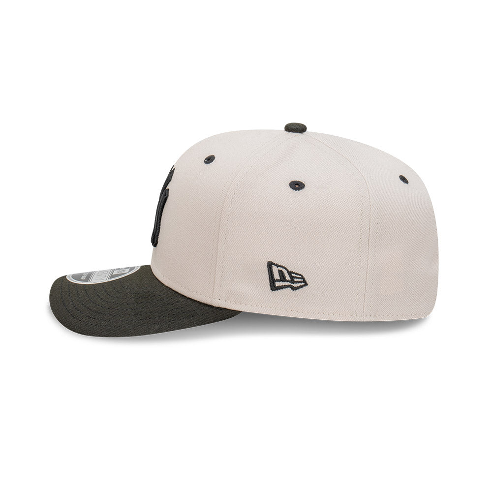 New Era 9SEVENTY New York Yankees Stone Black 2-Tone Stretch Snapback Cap