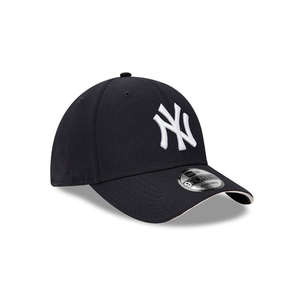 New Era 9FORTY New York Yankees Microfibre Adjustable Cap