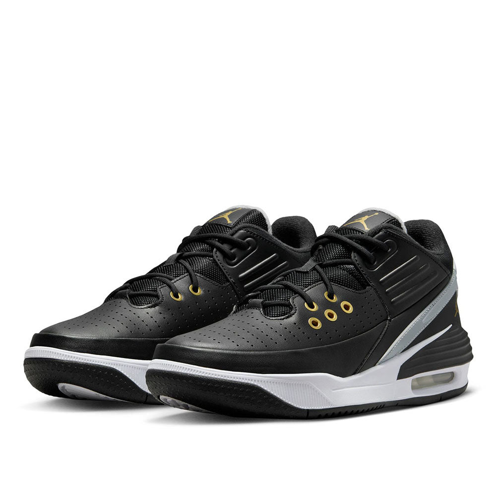 Max aura cheap basketball sneaker