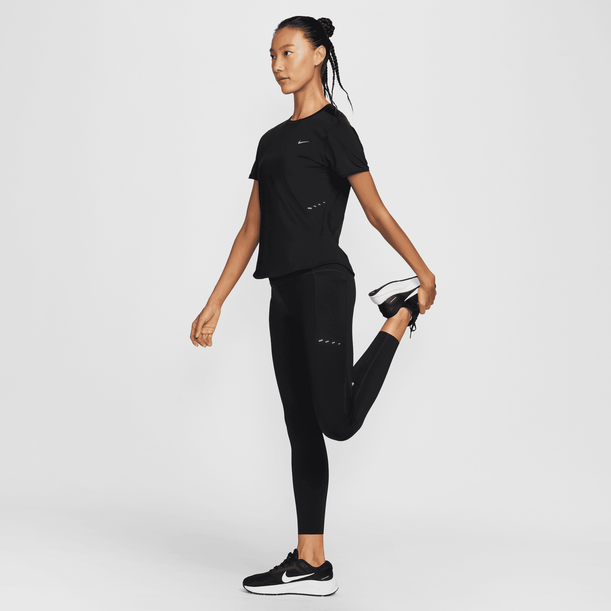 Nike Women's Swift High-Waisted 7/8 Running Leggings with Pockets