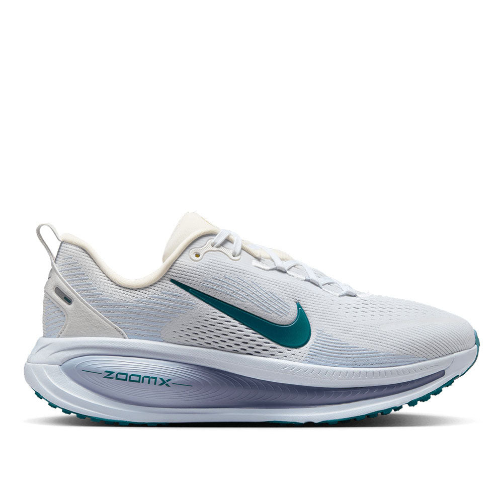 Nike Women's Vomero 18 Running Shoes