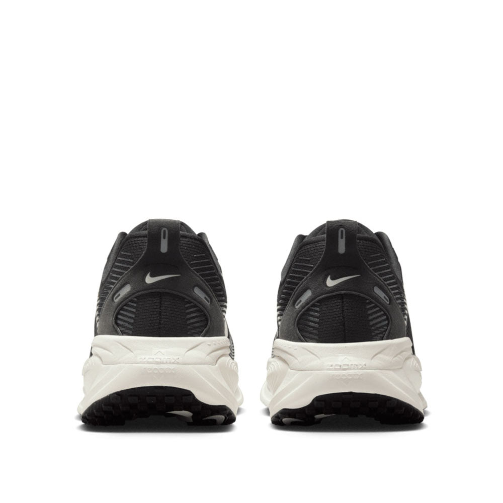 Nike Men's Vomero 18 Running Shoes (Wide)