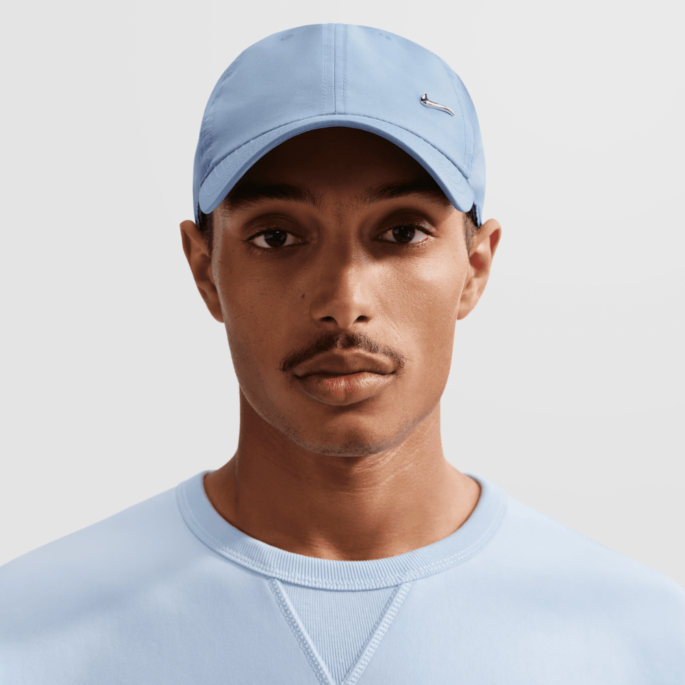 Nike Dri-FIT Club Unstructured Metal Swoosh Cap