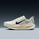 Nike Men's Vomero 18 Running Shoes