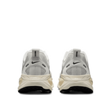 Nike Men's Vomero 18 Running Shoes