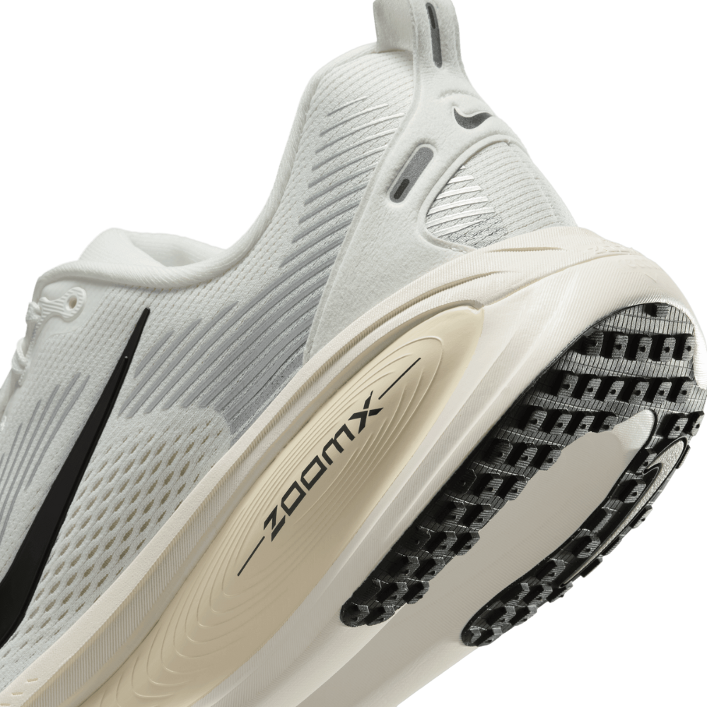 Nike Men's Vomero 18 Running Shoes