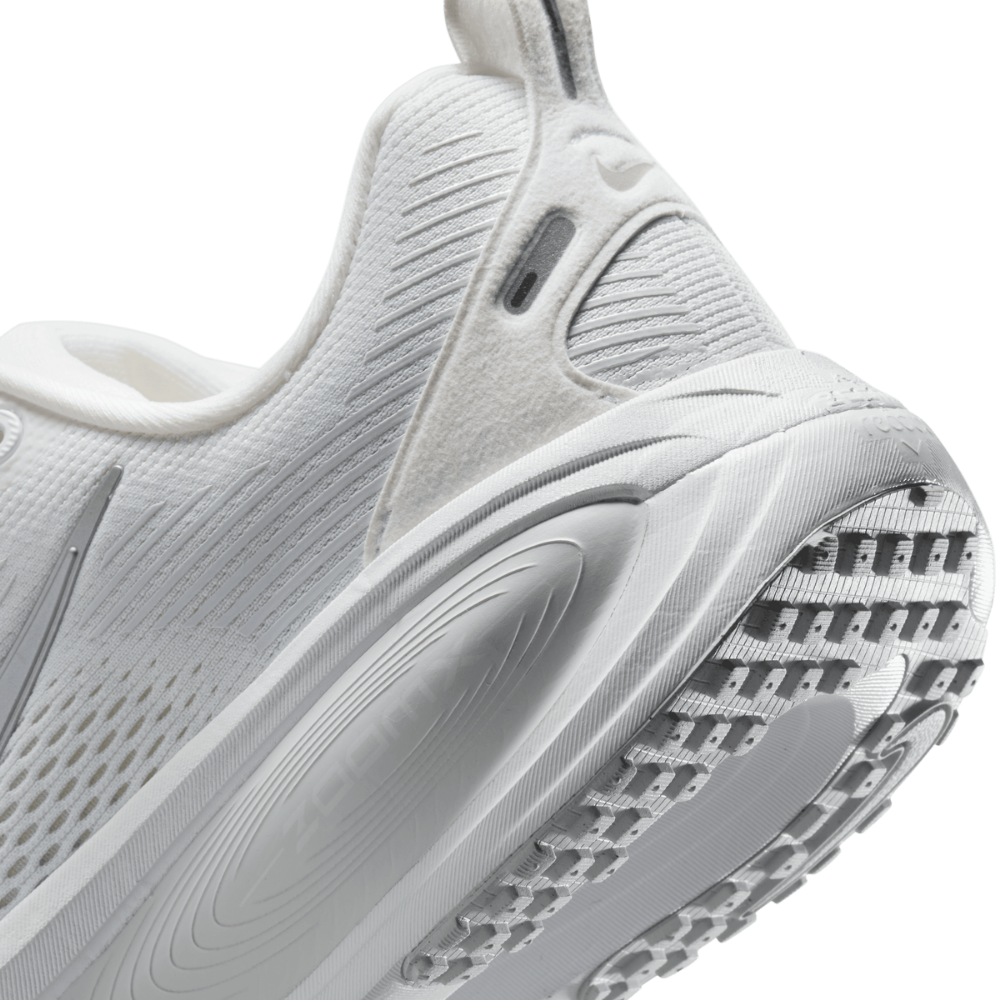 Nike Women's Vomero 18 Road Running Shoes