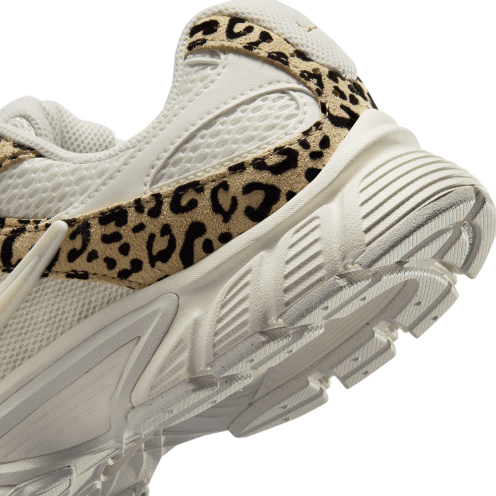 Nike Women's V5 RNR Suede Casual Shoes