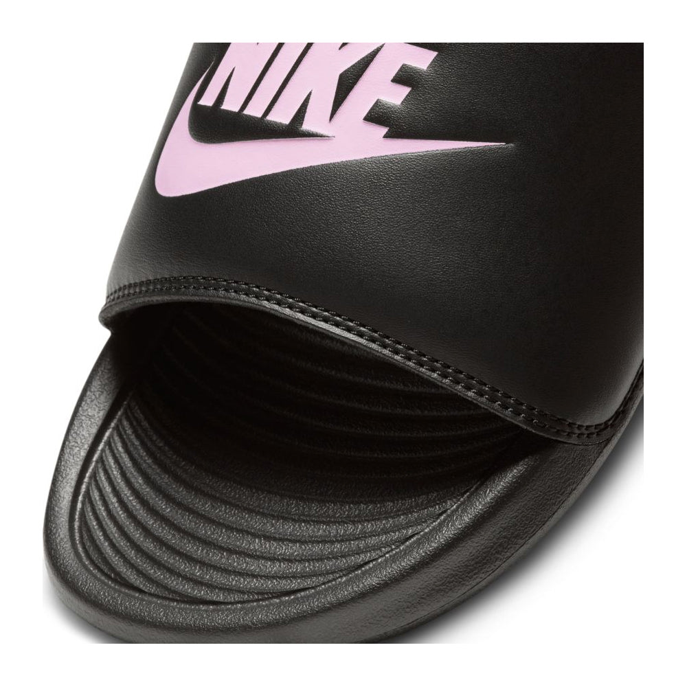 black and pink nike sliders