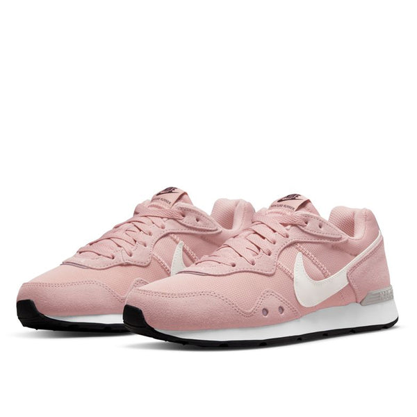 Nike Women's Venture Runner Casual Shoes